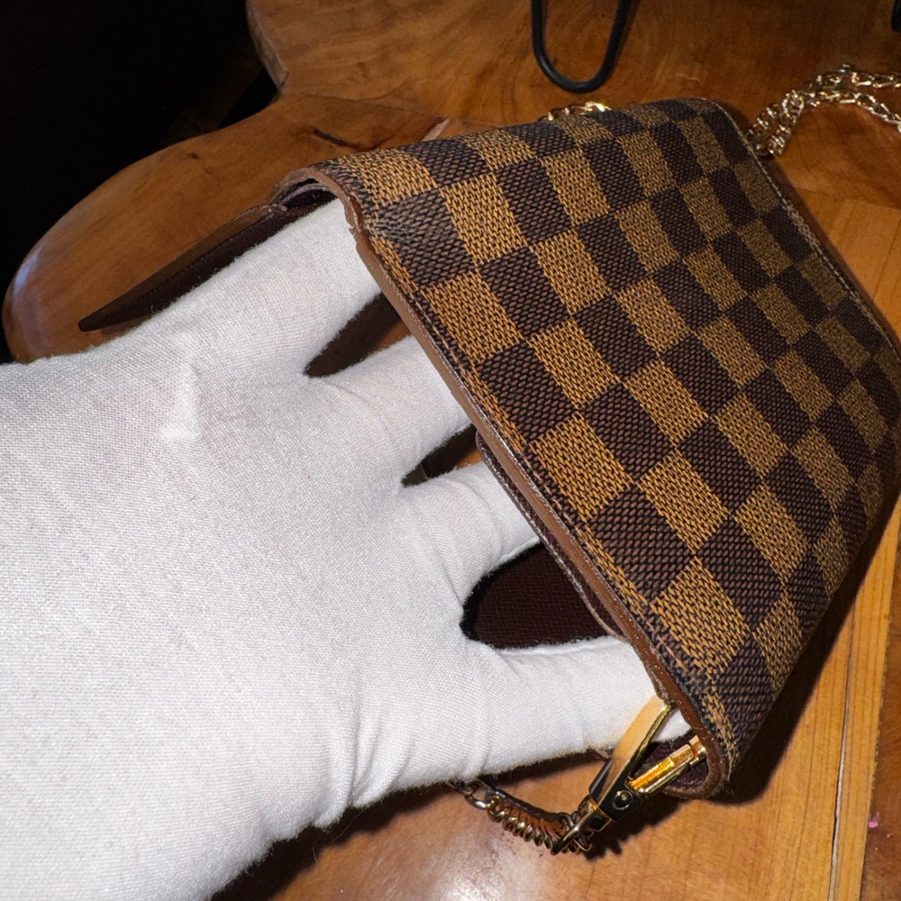 Louis Vuitton
2000 Damier Ebene Pattern Porte-Trésor Étui Papier Wallet - Picture 17 of 17